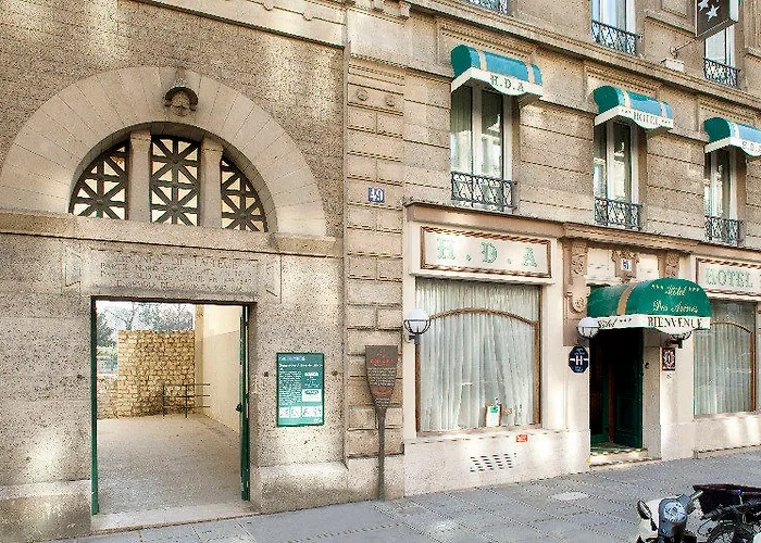 Des Arenes 3* París