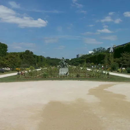 Des Arenes 3*